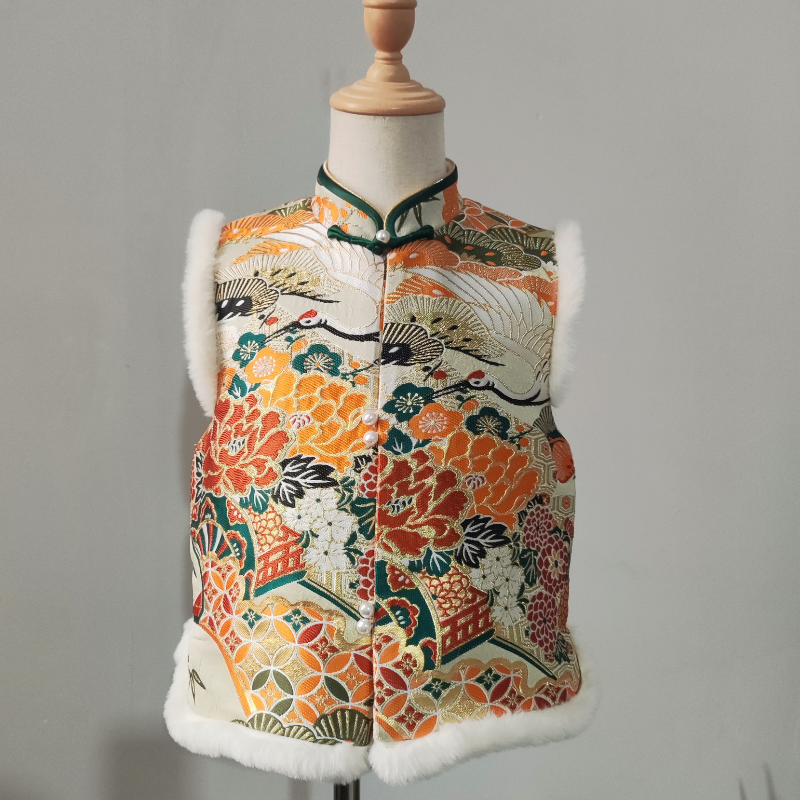 金线提花男童马甲绒里 —— 金线提花马甲内衬绒里，护住肚肚，秋日外搭保暖精神。