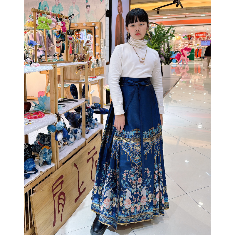 一鹿生花马面裙(蓝色)—— 鹿衔花枝,蓝色沉静百搭